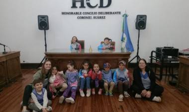 Continúan las visitas de instituciones educativas al Palacio Municipal