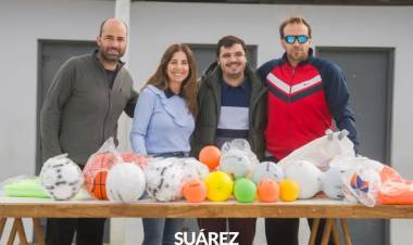 Entrega de material deportivo al profesorado de Educación Física del Instituto N°48