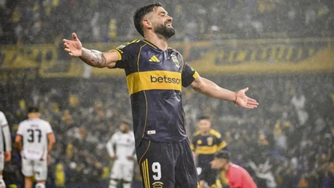 Boca vapuleó 5 a 0 a Newell's en la Bombonera y manda en su Grupo