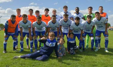 Racing goleo a un Independiente remendado y golpeado