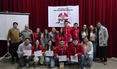 La Escuela de Guardavidas cumplió 15 años y sumó nuevos guardavidas al distrito