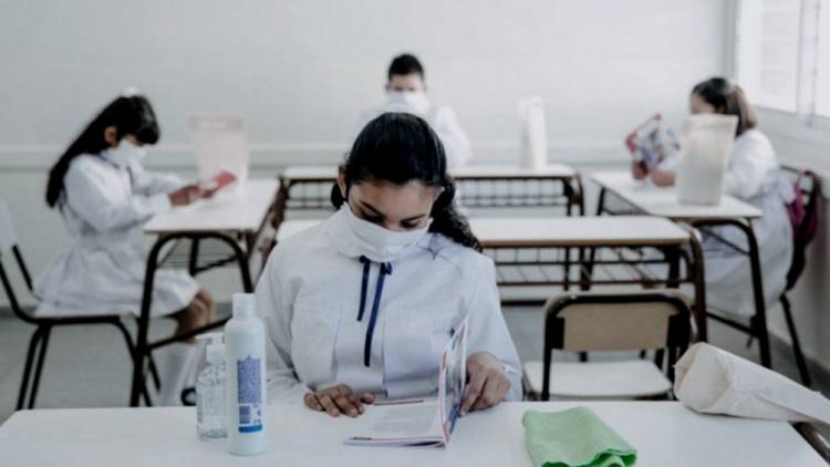 A pesar del conflicto, el Colegio Nacional de Buenos Aires retomó las clases presenciales