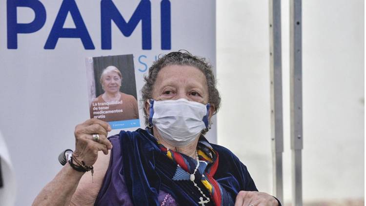 Llegaron al país 864 mil dosis de vacunas contra el covid del Fondo Covax