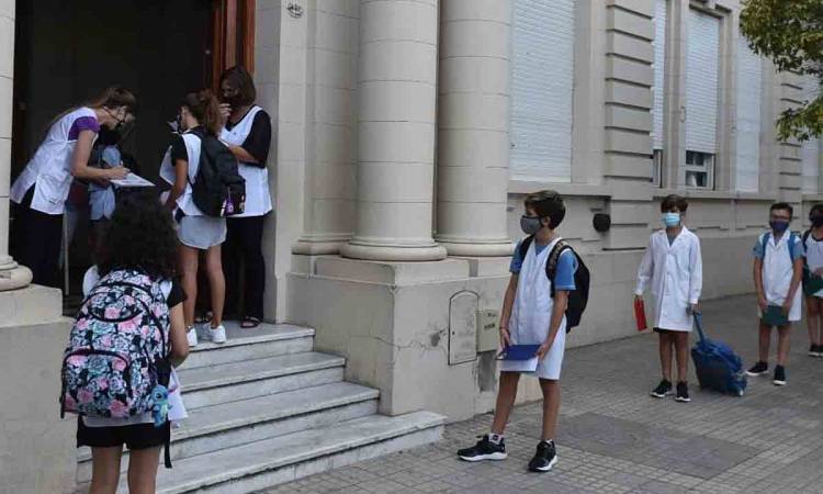 Coronavirus: comienzan a testear a los docentes de la región