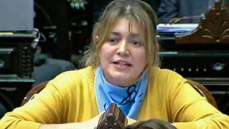 Acusan a una diputada de la UCR de quedarse con la mitad del sueldo de sus asesores