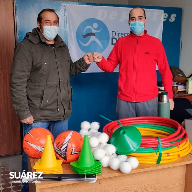 Entrega de material deportivo a clubes del distrito⠀