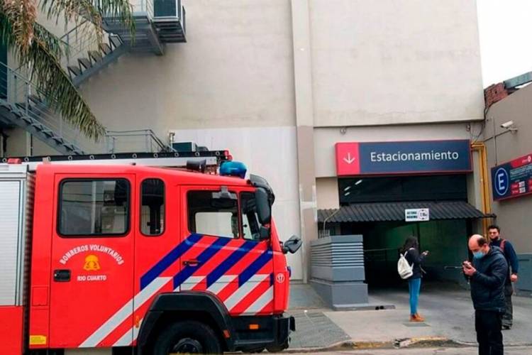 Córdoba: se cayó un ascensor y dos  adolescentes resultaron heridos