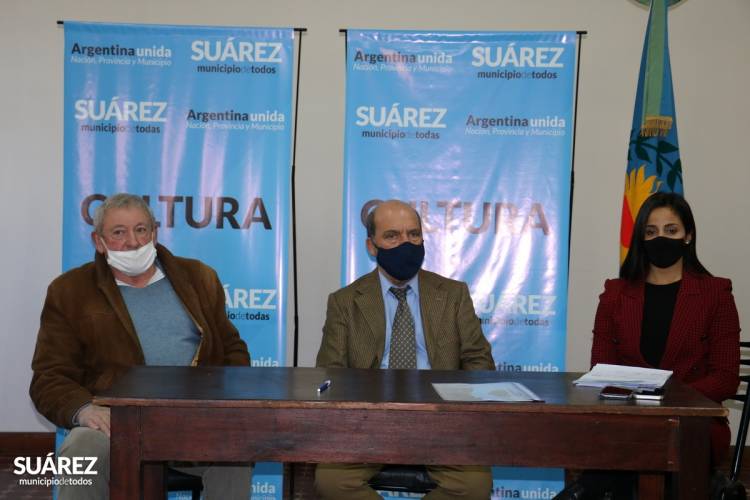 Entrega de microcréditos y firma de convenio para la entrega de material apícola a emprendedores locales