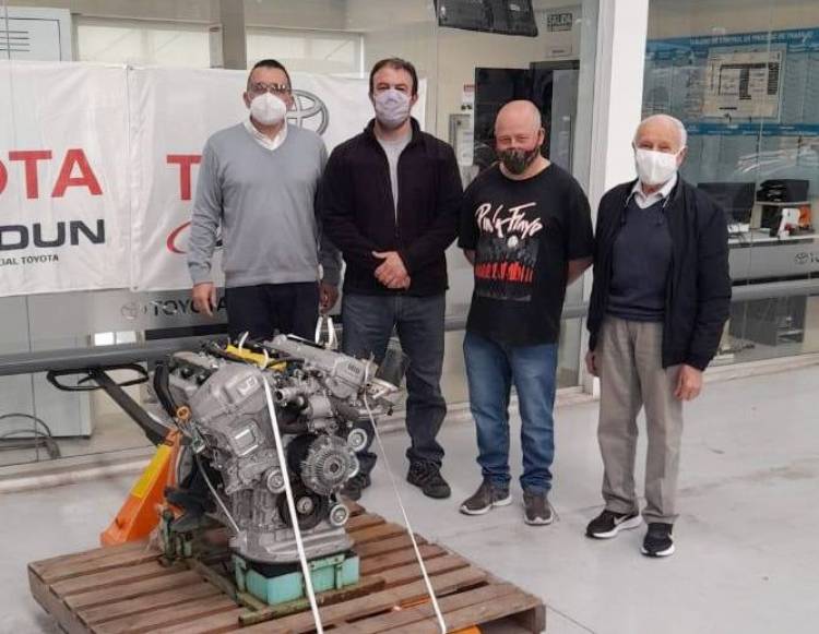 Formación Profesional recibió un motor Toyota para fines educativos