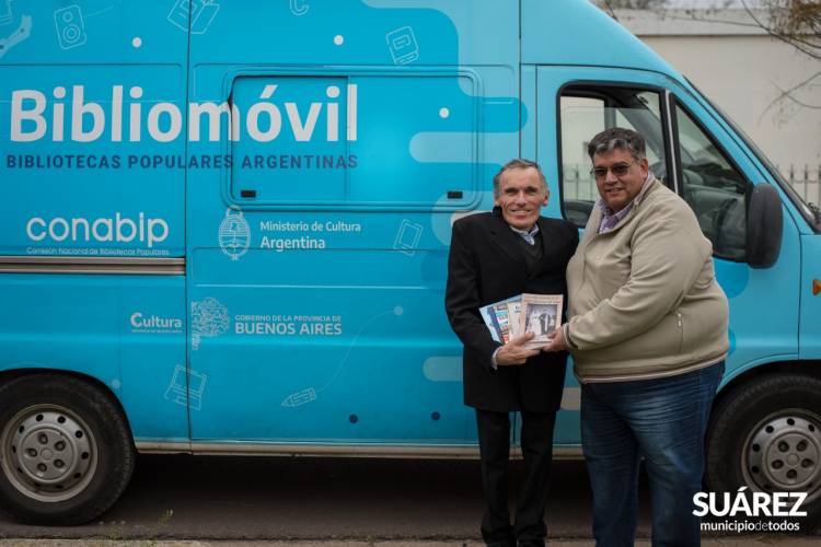 El bibliomóvil continúa recorriendo el distrito