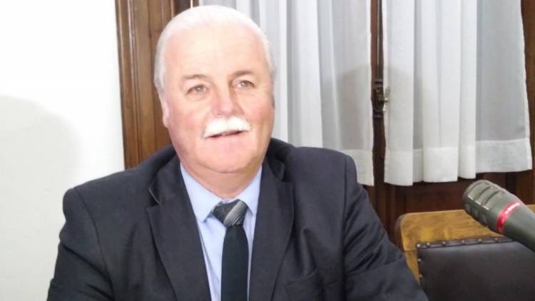 Alberto Fernández, el Concejal y Productor Agropecuario en diálogo con Miguel Menchi