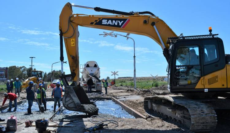 TRABAJOS DE CORRIMIENTO DE POLIDUCTO EN AUTOPISTA PASO URBANO POR BAHÍA BLANCA