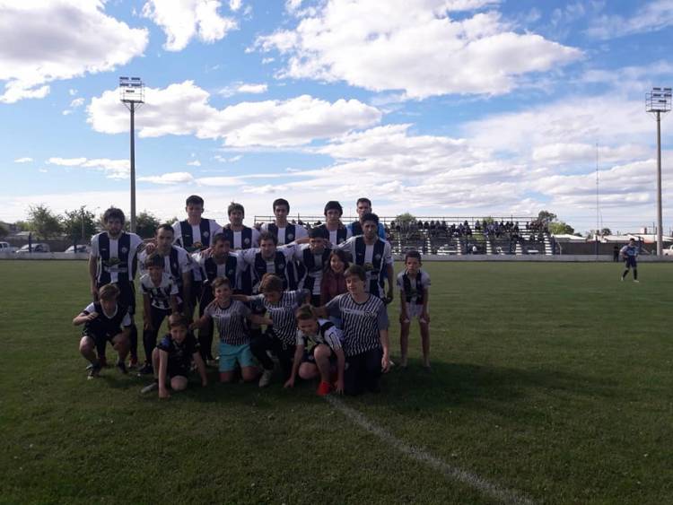 FÚTBOL LIGUISTA: 8va fecha y Blanco y Negro sostiene la punta pese al empate