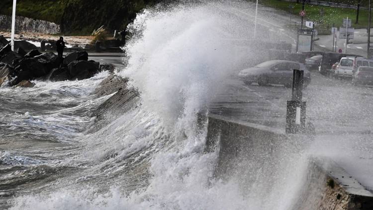Francia: la tormenta Aurora dejó 250.000 hogares sin electricidad