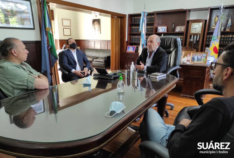 Gestionar es Hacer: Berni entregó patrulleros a la Policía Rural y Comunal de Coronel Suárez