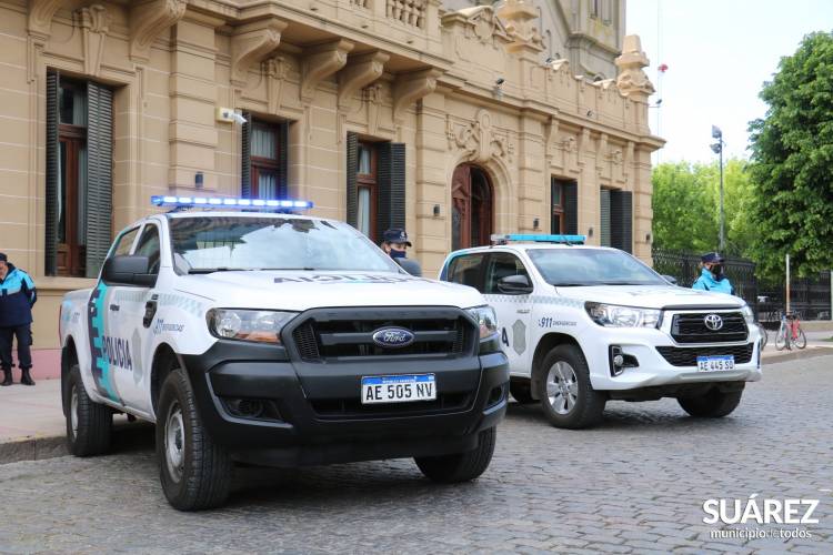 Gestionar es Hacer: Berni entregó patrulleros a la Policía Rural y Comunal de Coronel Suárez
