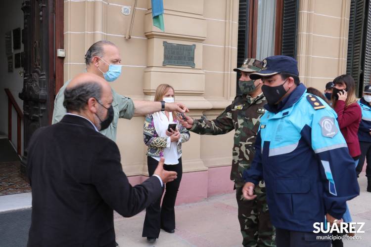 Gestionar es Hacer: Berni entregó patrulleros a la Policía Rural y Comunal de Coronel Suárez