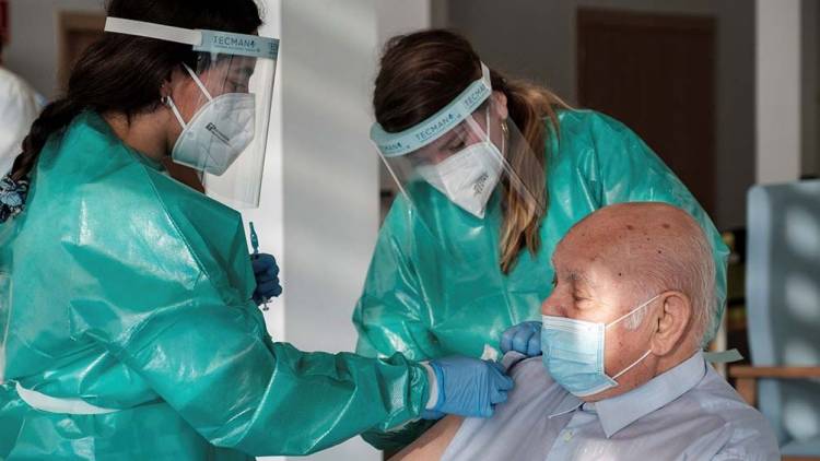 Italia: aplicaron la tercera dosis de la vacuna a más de un millón de personas