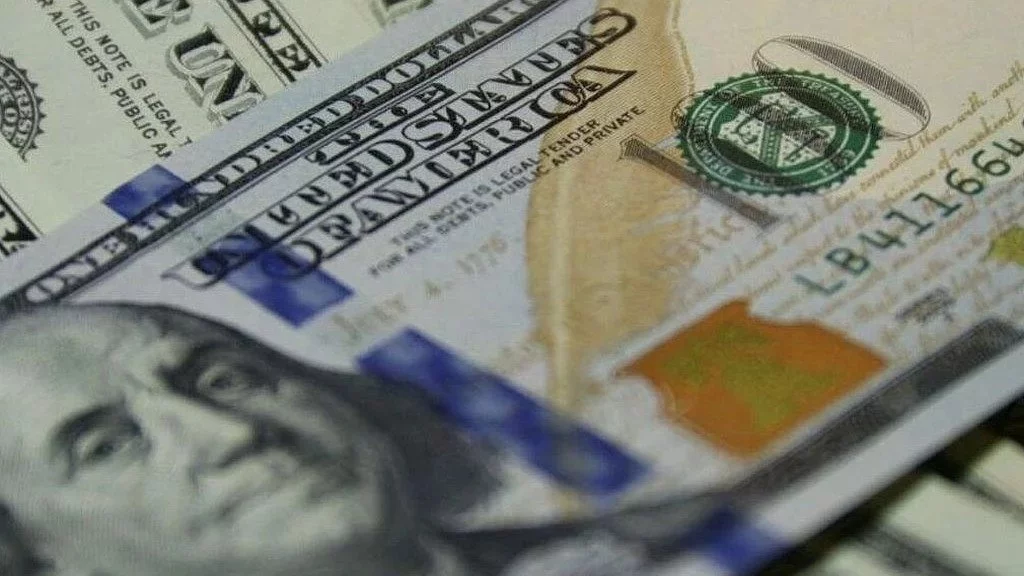Los bancos no podrán comprar dólares hasta fin de mes