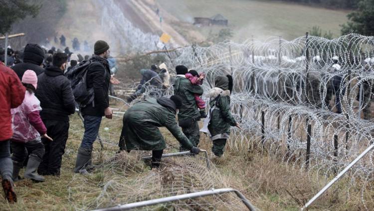 Bielorrusia trabaja para que migrantes "vuelvan" a sus países y la UE prepara sanciones