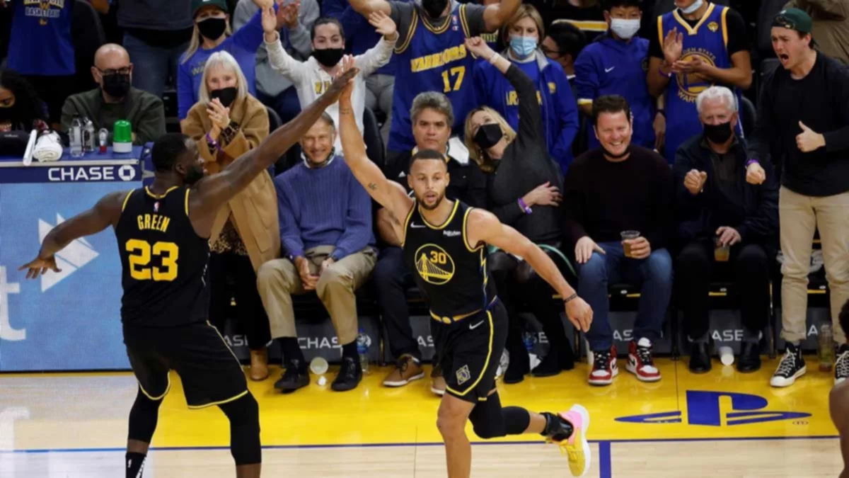 Curry superó su propio récord y a los 33 años, por momentos, se torna imparable