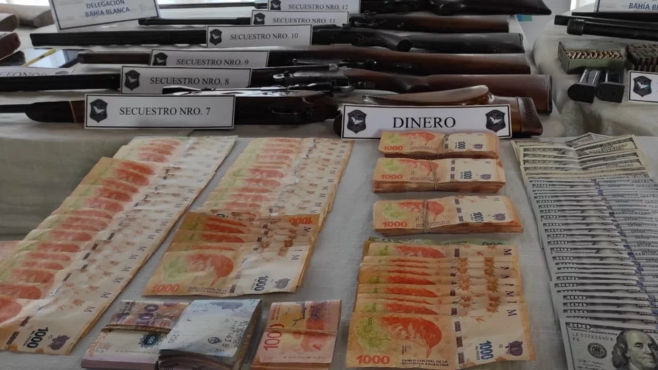 Incautaron dinero y armas de fuego en cuatro allanamientos