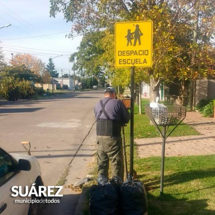 Inspección y tránsito: Colocación de señalética en escuelas y diversos puntos de la ciudad