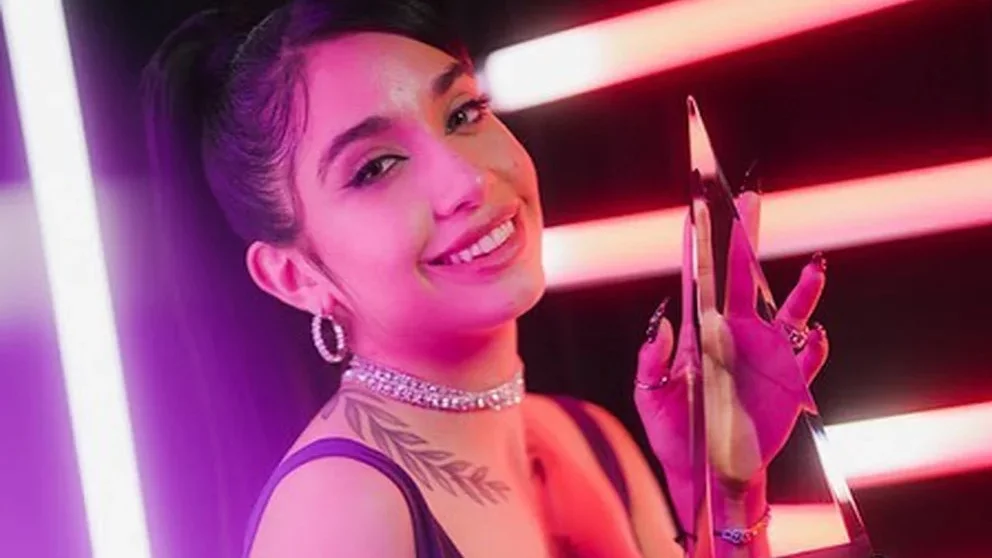 María Becerra ganó el premio "Nuevo artista del año" en los Latin American Music Awards 2022