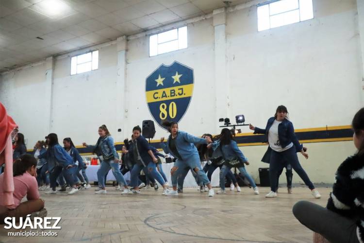 Multitudinario café con tortas organizado por la Comparsa de Personas Mayores