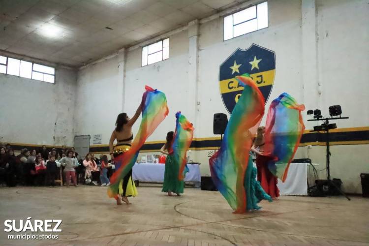 Multitudinario café con tortas organizado por la Comparsa de Personas Mayores