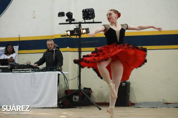 Multitudinario café con tortas organizado por la Comparsa de Personas Mayores