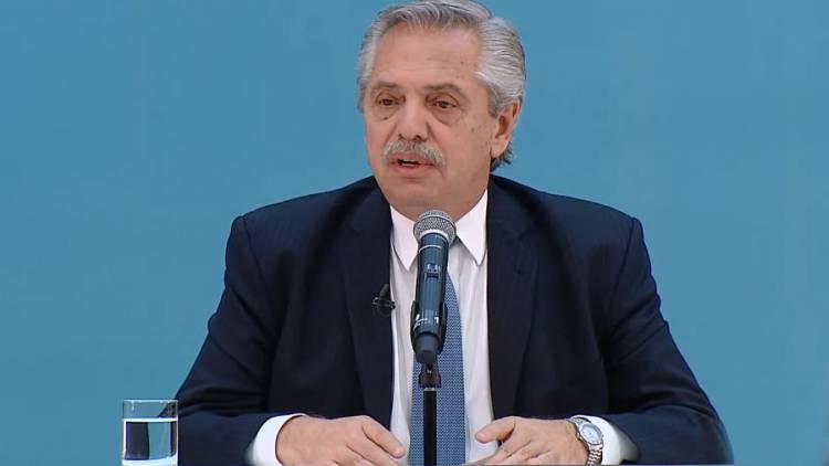 Fernández firmó cartas de intención para el comienzo de 22 obras de infraestructura científica y tecnológica