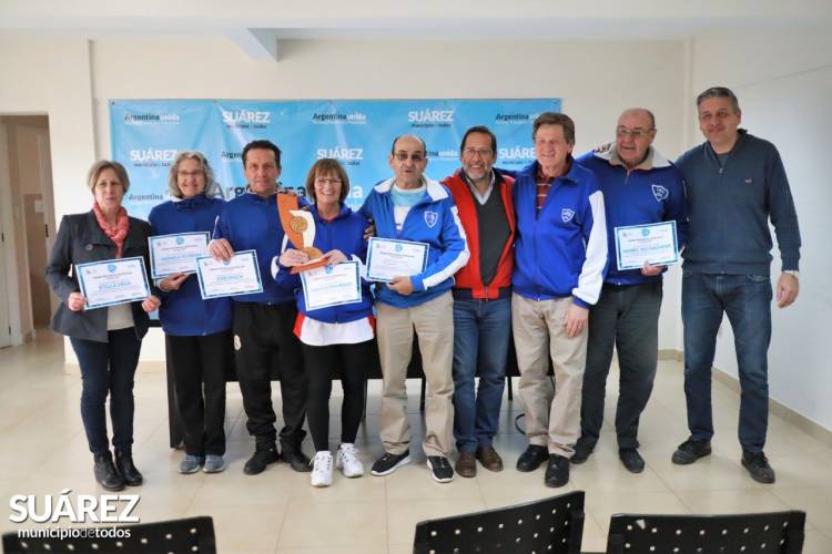 El equipo “campeón provincial” de NewCom recibió la distinción del Municipio