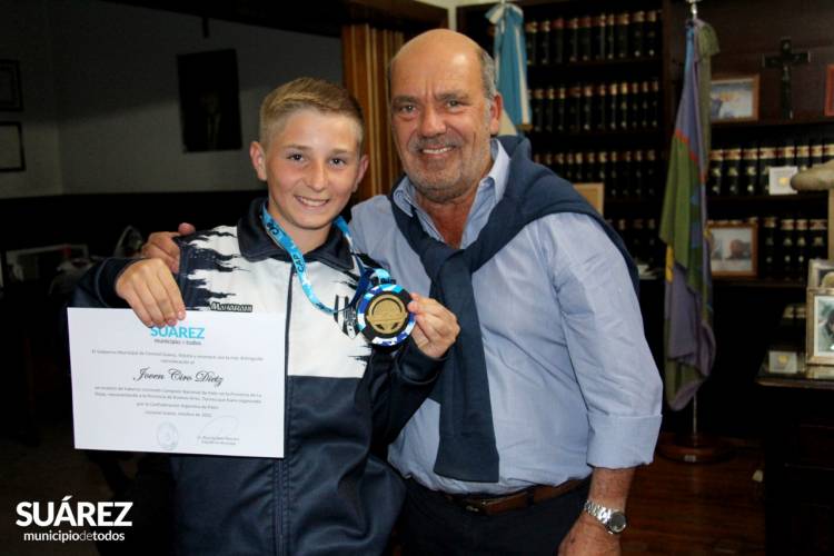 Moccero distinguió a Ciro Dietz Campeón Nacional de Patín representante del club El Progreso de Santa María