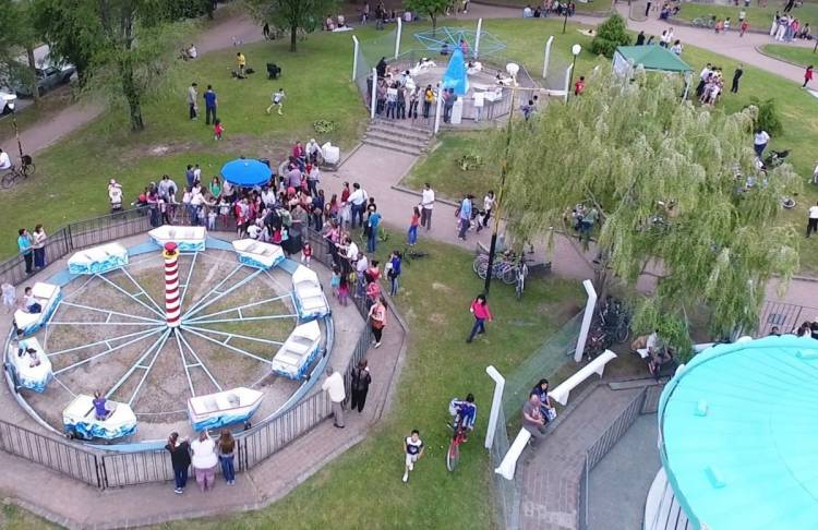 Puesta en valor de la histórica calesita de la Plaza Tambor de Tacuarí