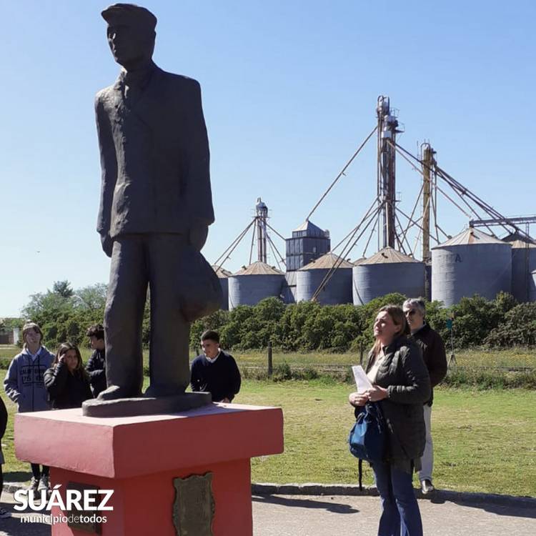 Estudiantes del Instituto José Manuel Estrada recorrieron los lugares más emblemáticos e históricos de la ciudad