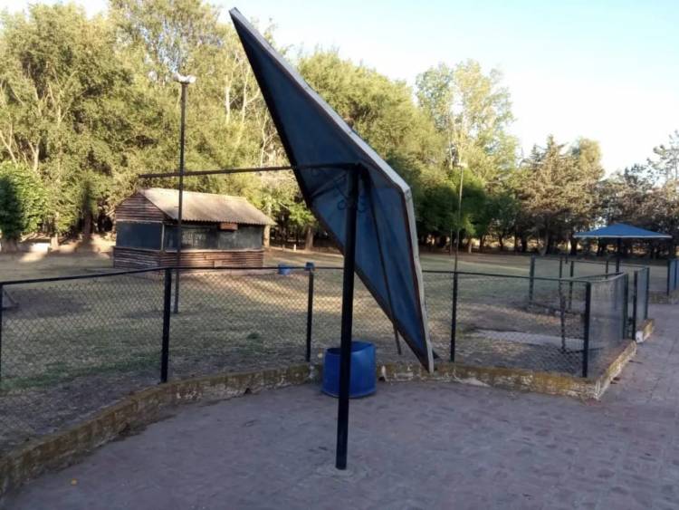 Destrozos en el predio de pileta y parque del Club Boca Juniors