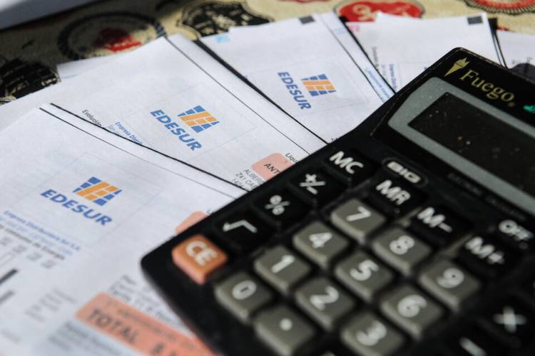 Todos los aumentos de febrero 2023: luz, combustible, medicina prepaga, alquileres y otros