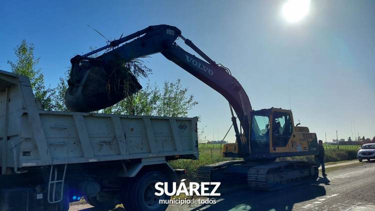 Tareas de limpieza y mejoramiento de calles en distintos sectores de la ciudad