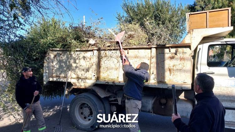 Tareas de limpieza y mejoramiento de calles en distintos sectores de la ciudad