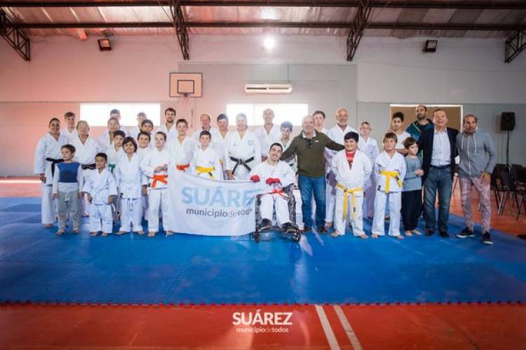 Escuela Municipal de Para-Karate y Karate en el polideportivo municipal