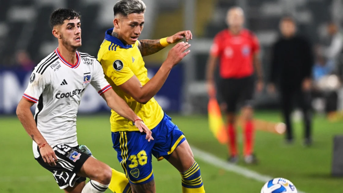 Boca le ganó por 2 a 0 a Colo Colo en Chile y comanda su grupo