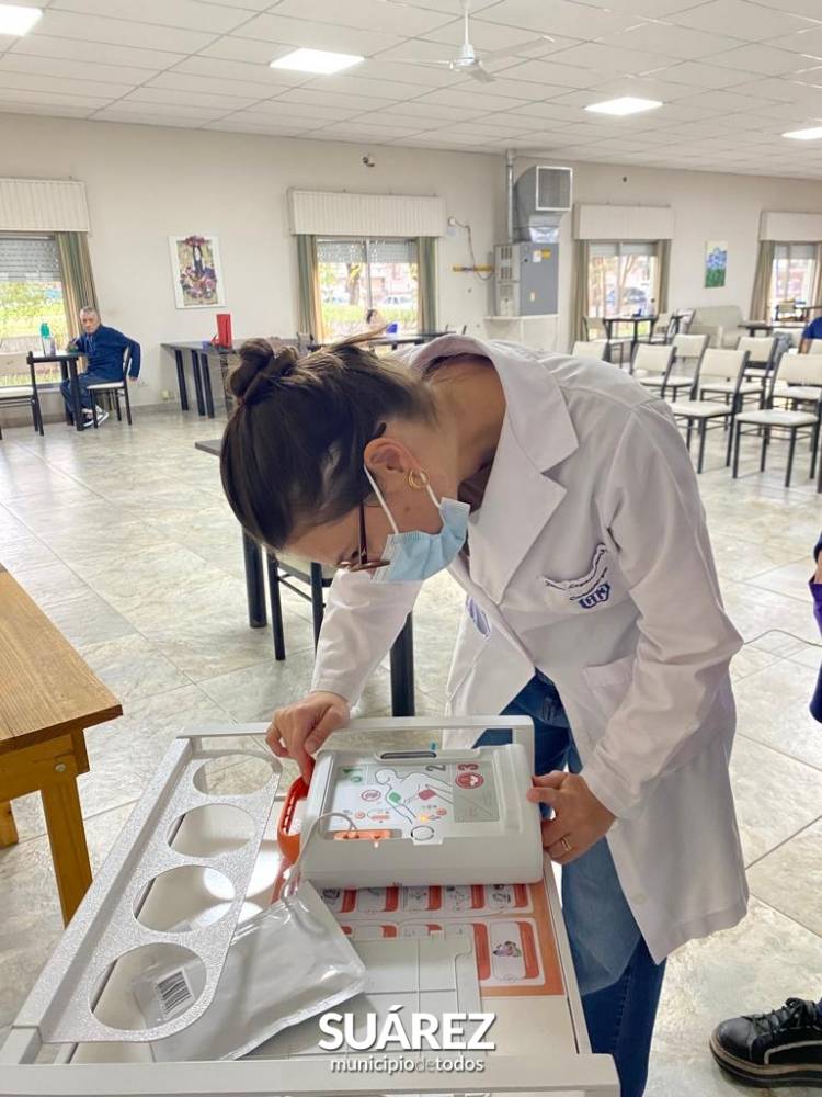 “La Iglesia de Jesucristo de los Santos de los últimos Días” donó un desfibrilador al Hogar de Ancianos “Domingo Goñi”