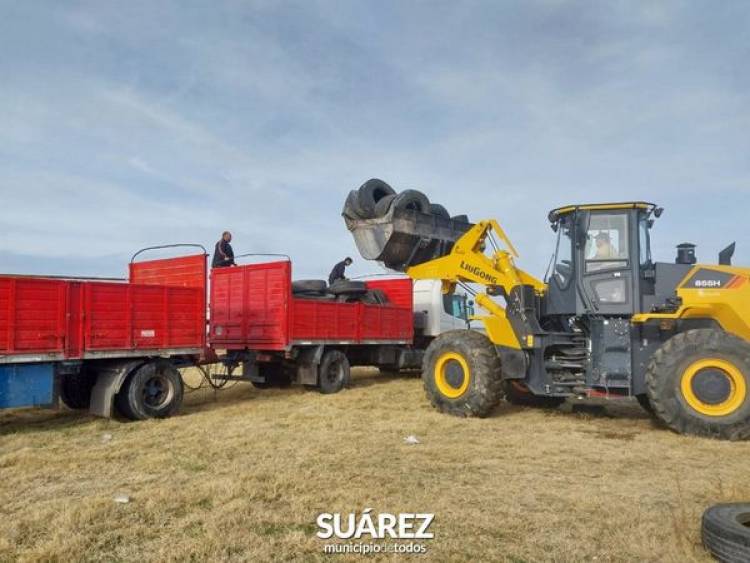 Importante entrega de neumáticos fuera de uso de la firma R33 a la empresa Regomax