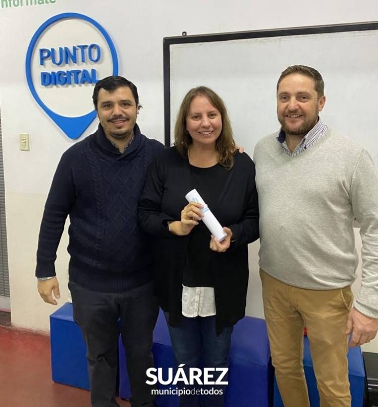 Diplomatura en Gestión Pública Municipal. Entrega de certificados a trabajadoras. 