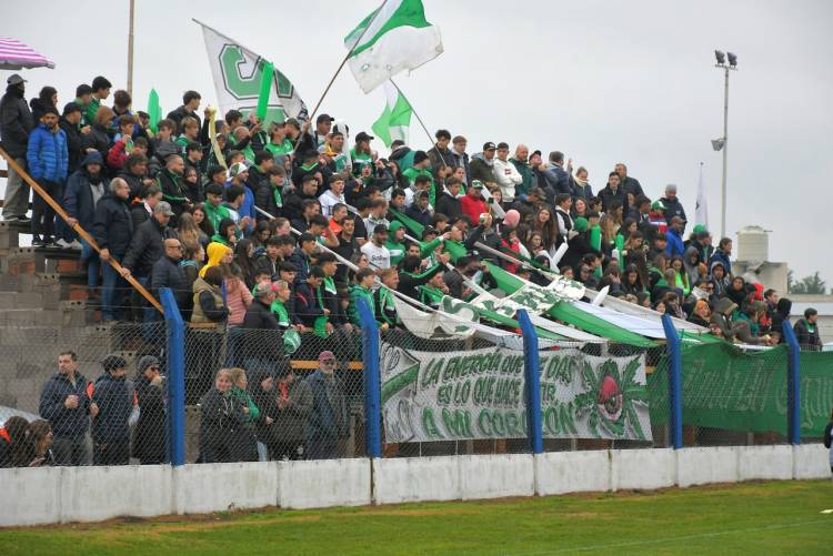 Empleados de Comercio y Racing son finalistas del Fútbol de la Liga Regional