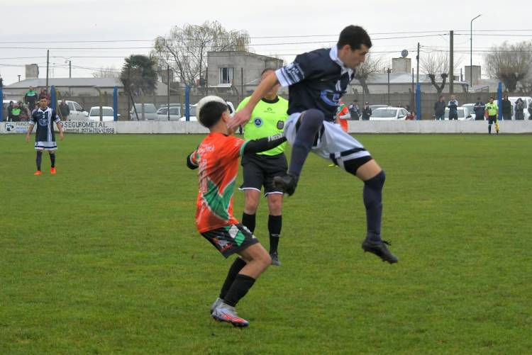 Empleados de Comercio y Racing son finalistas del Fútbol de la Liga Regional