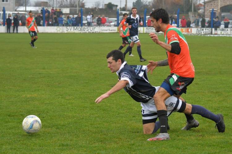Empleados de Comercio y Racing son finalistas del Fútbol de la Liga Regional