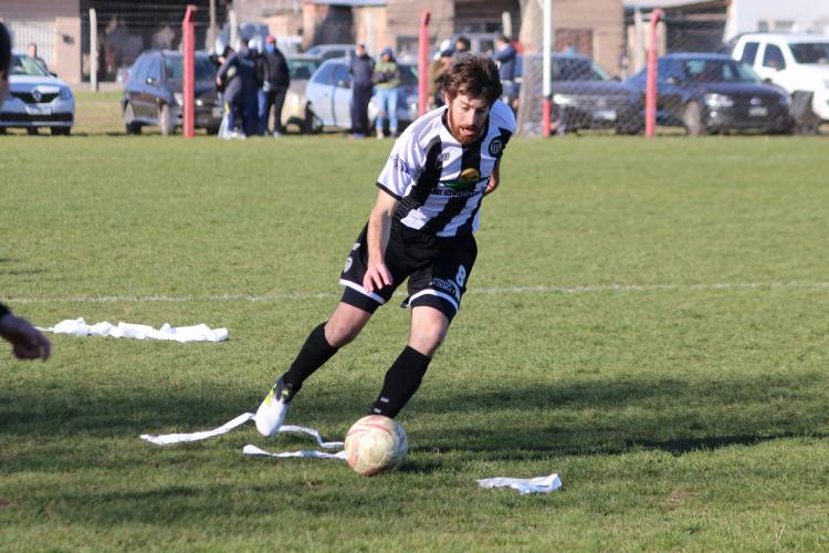 Arrancó el Torneo Clausura con ilusiones renovadas ganaron Blanco y Negro y Deportivo Sarmiento.