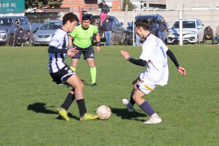Arrancó el Torneo Clausura con ilusiones renovadas ganaron Blanco y Negro y Deportivo Sarmiento.